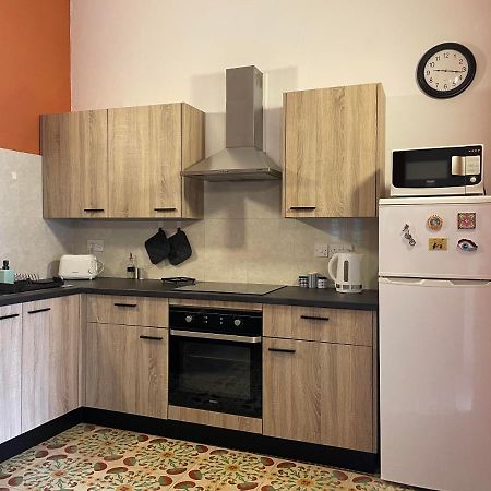 Parisio One Bedroom Maisonette in Sliema Buitenkant foto